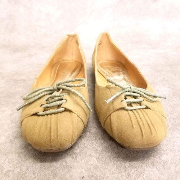 Bamboo Womens Livia  Size 7.5 Tan Slip On Laced Ballet Flats - Picture 3 of 11